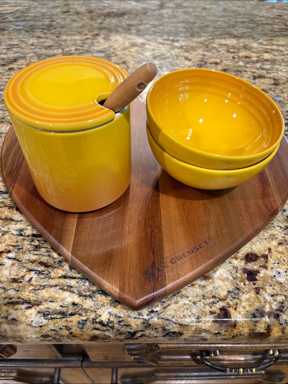 Le Creuset Honey Yellow Ceramic Honey Pot with Dipper and 2 snack bowls, Nectar